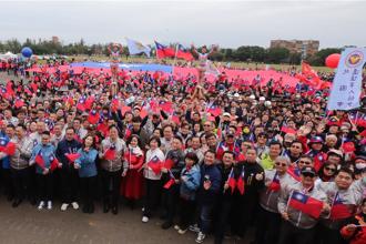 桃园元旦升旗巨幅国旗助阵 逾6000人齐聚场面壮观