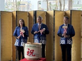 高雄日航酒店辦鏡開式迎新年 賓客體驗搗麻糬