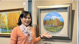 視力受損創作動力仍不減 姜春足用畫筆行銷六甲之美