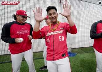 中职》25岁就无预警退休 味全龙外野手吐露心声：很煎熬