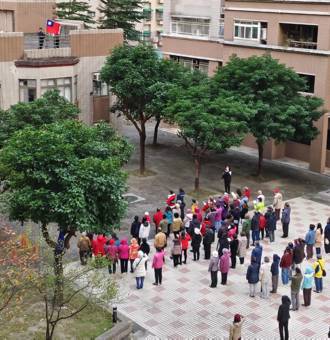 萬華「這社區」連16年自辦元旦升旗典禮   蔣萬安也來過