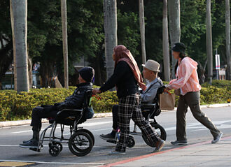 工商社論》今年經濟樂觀中有隱憂，通膨、不均與超高齡如影隨形