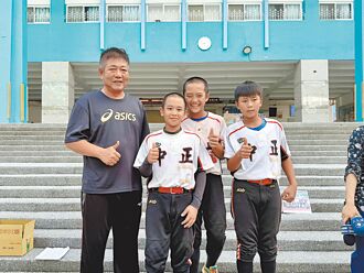 謝謝教練 尤伸評教棒球選手懂感恩