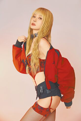 安心亚蜿蜒钢管迎金蛇年