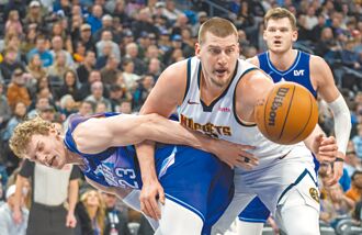 NBA》雙星同飆大三元 金塊止跌回升