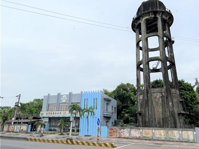 北高雄将于1月4日上午8时至5日的下午2时停水，共30小时，影响8.8万户，请民眾提早储水备用。图为冈山区的地标水塔。（本报资料照片）