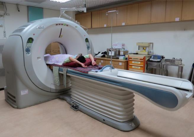 民眾至醫院接受肺癌篩檢。（民生醫院提供／紀爰高雄傳真）