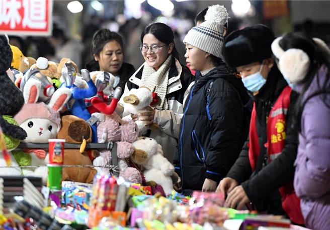 大陆制玩具除以「物美价廉」闻名海外，近年也不断着重设计研发，加入「国潮」等文化元素，也更讲究环保。（摘自新华社）