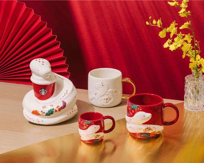 星巴克1月2日全門市及線上門市將推超過26款蛇年新品。（星巴克提供／朱世凱台北傳真）