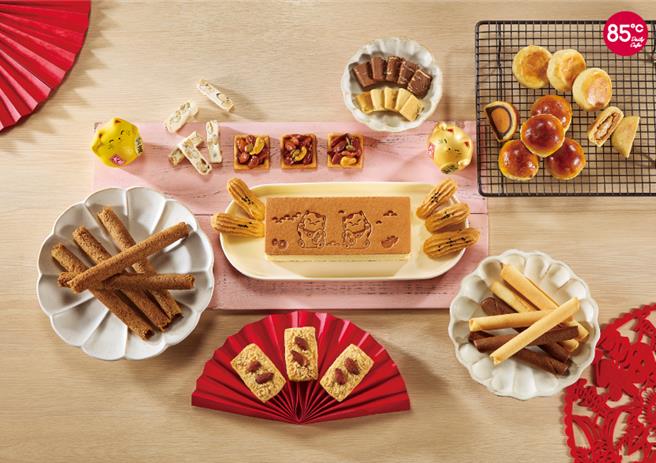 85度C今年春節推9款禮盒囊括各式人氣甜點零食。（85度C提供／朱世凱台北傳真）