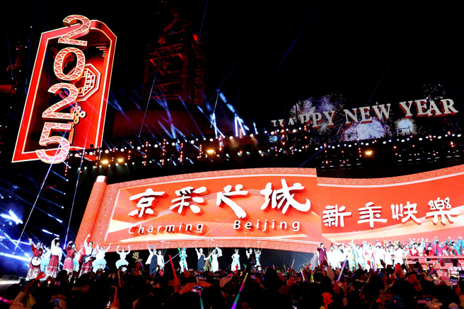 北京郊区首钢园举行跨年活动。（路透社）