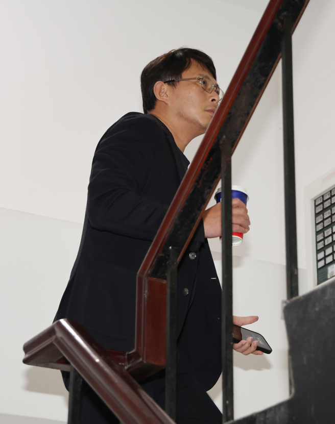 民眾党1日举行扩大中央委员会议讨论党主席辞职事宜，立委黄国昌出席。（姚志平摄）