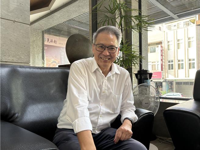 感染症權威、中華民國防疫學會理事長王任賢表示，近期兩岸都是呼吸道病毒群魔亂舞，其中「人類偏肺病毒」並非新病毒，大陸爆新疫情的說法就是假消息。（馮惠宜攝）