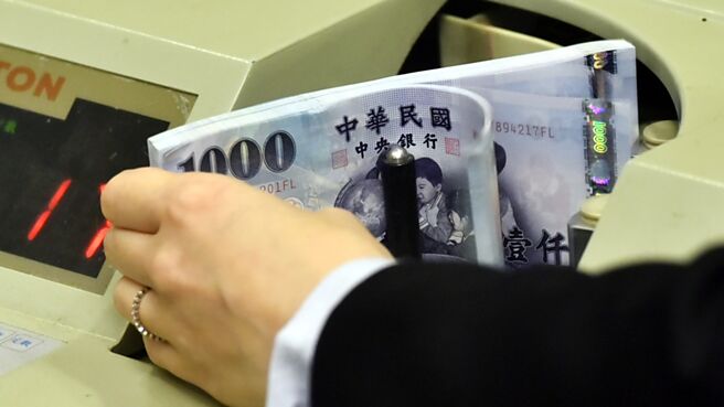 云林县莿桐农会今年平均发10.4个月年终，有2名员工领到破百万奖金。（示意图／本报资料照片）