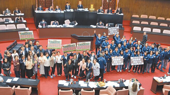 《国土计画法》三读通过展延实施，原定明年上路的各县市国土功能分区图，实施年限再展延6年引起争议。（姚志平摄）