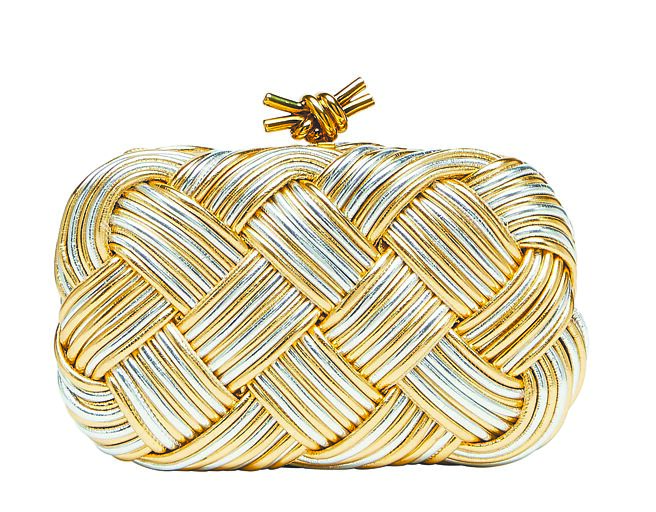 Bottega Veneta KNOT编织皮革手拿包，16万1700元。（Bottega Veneta提供）