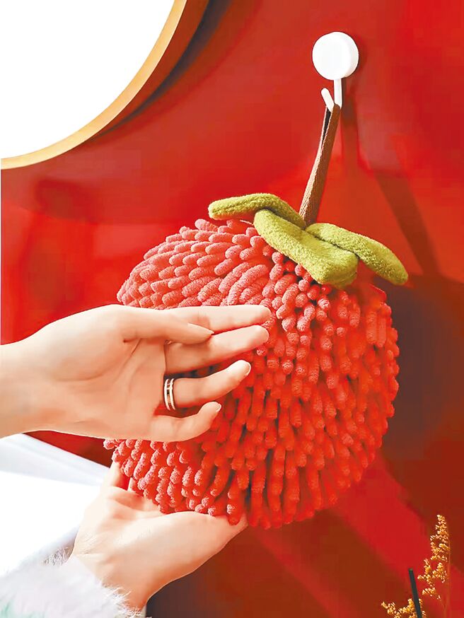 宏匯广场13日起单笔2500元赠柿柿如意擦手巾。（宏匯广场提供）