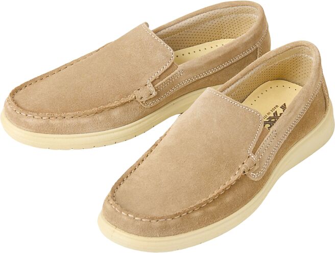 宏匯广场NAGASHIRO经典平底乐福鞋，特价3500元。（宏匯广场提供）