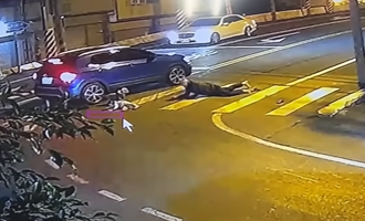 阿公抱孫遭「未禮讓車」撞倒 第一時間要救孫！偉大畫面曝光