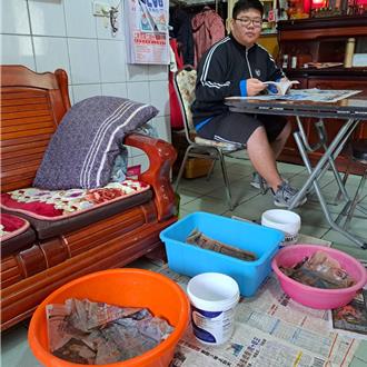 基中清寒生苦读考取台、清双榜 立志做一辈子志工