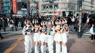 babyMINT快閃澀谷十字路口發傳單 被路人搭訕求合照