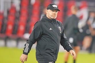 足球》同期C羅還在踢 魯尼執教又失業