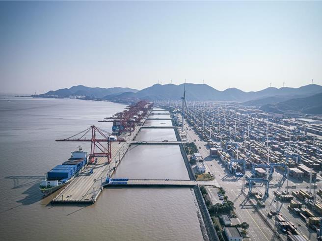 世界貿易組織（WTO）1日迎來成立30周年。大陸《新華每日電訊》發文表示，當前全球化遭遇逆風，各國不應忘卻以貿易促進經濟全球化的初心。 （摘自新華社）