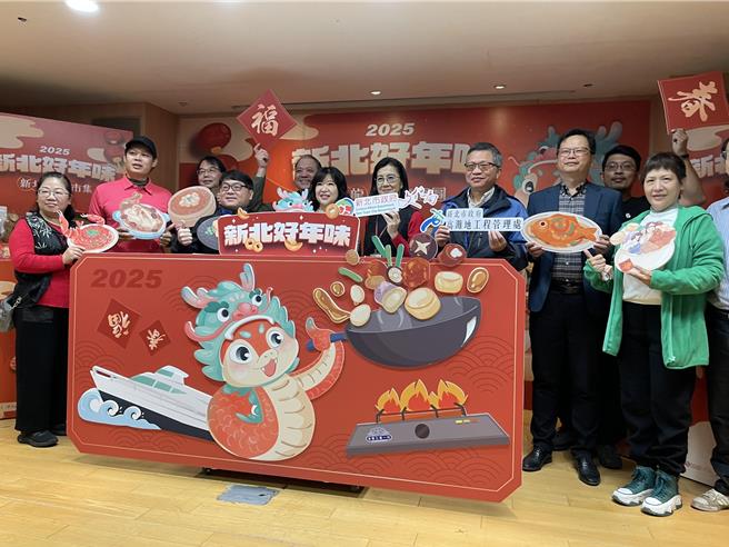 經發局邀請2024新北嚴選業者及市場名攤，一起推出新北年貨市集，以及開辦「小龍迎春圍爐宴」，讓饕客品嘗新北好味道。（高鈞麟攝）