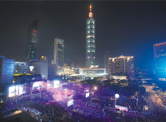 2025年台北最High新年城跨年晚会涌入大批人潮，跨年夜台北捷运全线运量创下294.9万人次新高。（本报资料照片）