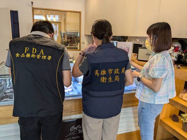 食药署联合地方政府卫生局持续查核国内巧克力产品制造业者作业环境及巧克力产品标示，查核52家业者。（食药署提供）