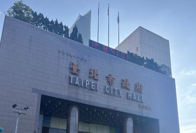 台北市法务局今年新增专科法律谘询服务，包括民法亲属继承、公寓大厦管理、及都市更新相关法律问题，议员曾献莹认为关键在于专业团队及人力是否堪负荷，建议加速导入AI降低业务压力。（本报资料照）