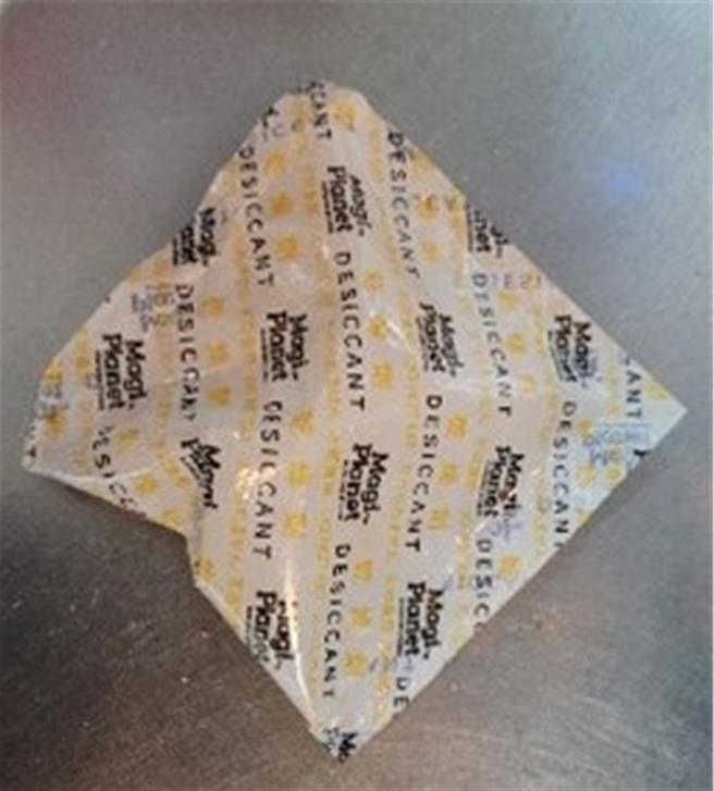 有網友點肯德基的雪花雞吃，發現上面有一顆顆的小珠珠，事後確認是乾燥劑。（台北市衛生局提供／謝佳君台北傳真）