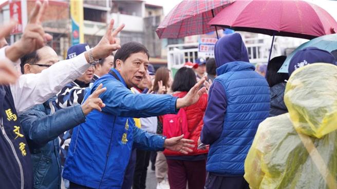 國民黨候選人簡賜勝認為自己年輕時工作打拚，從政後積極投入社會公益，就是想造福民眾。（簡賜勝提供／楊靜茹南投傳真）