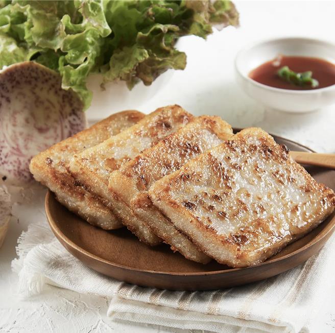 京站i購物Qonline推紅豆食府「干貝芋頭糕」，原價280元、特價250元。（京站提供／朱世凱台北傳真）