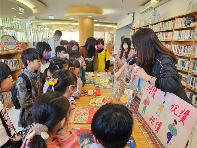 彰化縣各圖書館打造各自特色，讓民眾「悅讀」。（彰化縣政府提供／葉靜美彰化傳真）