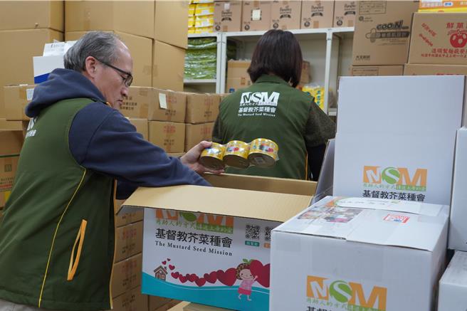 基督教芥菜種會投入救助的同時，即時將生活物資帶給受災戶緊急援助，面對農曆年的長假即將來臨，現有物資量告急。（基督教芥菜種會提供／林良齊台北傳真）