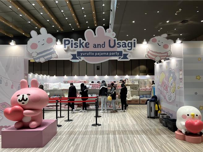 「卡娜赫拉的小動物睡衣派對」快閃店吸引不少粉絲朝聖。（徐梓榕攝）