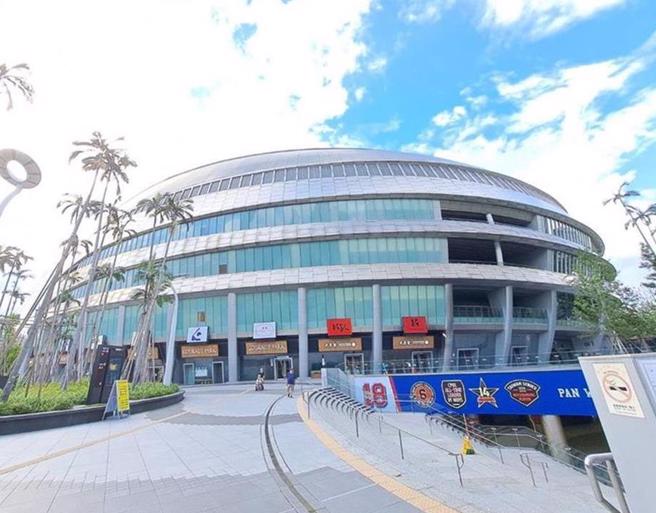 樂壇天后張惠妹大巨蛋演唱會壓軸場跨年落幕，但有眼尖網友發現大巨蛋天花板竟出現裂痕，讓人憂心大巨蛋結構安全出現重大疑慮。（本報資料照）