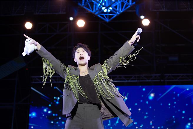 韦礼安日前在屏东跨年晚会开唱。（索尼音乐提供）