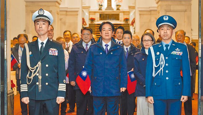 图为总统赖清德参与总统府前2025年元旦升旗。图／总统府提供