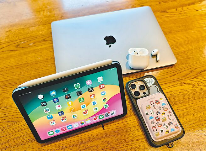 iPad mini 7和其他苹果生态圈商品相容性高，能相互发挥最大功能。（古明弘摄）