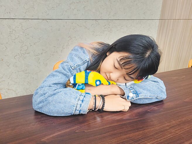 不少人有失眠困扰，医师建议将短暂午睡15到20分钟作为补眠的替代方案。（林周义摄）