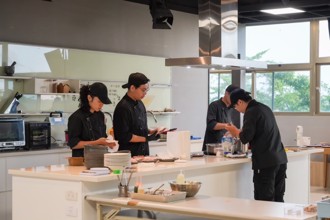 義守大學廚藝系高質感美食饗宴 創意料理大放異彩