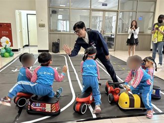 高雄仁武文南公共托嬰中心啟用 老幼共融助家長安心托育