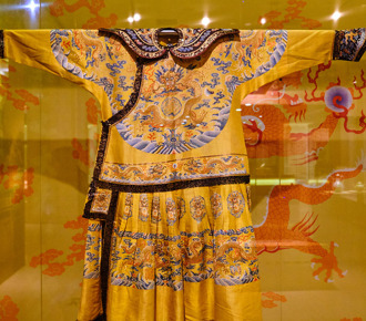 龍袍2000人趕工 皇帝穿臭了也不洗 真相讓人意外