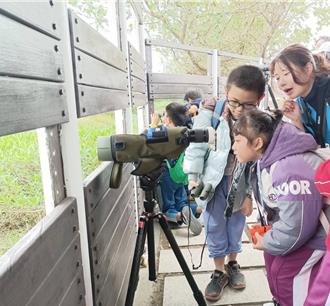 高雄「飛鳥電廠」啟航 永安國小溼地環教課 師生驚嘆生態之美