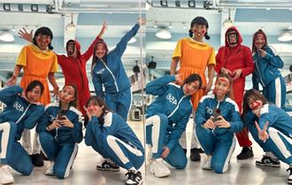 潘若迪挖出珍藏3年英熙服 揪馬力歐拍《魷魚遊戲》笑場5小時