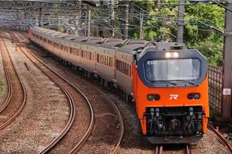 台鐵E500型新電力機車出軌 七堵=基隆自強號停駛 載客延遲
