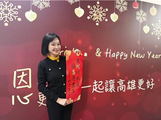 影》開箱柯志恩辦公室  「海綿寶寶桌子」背後有洋蔥