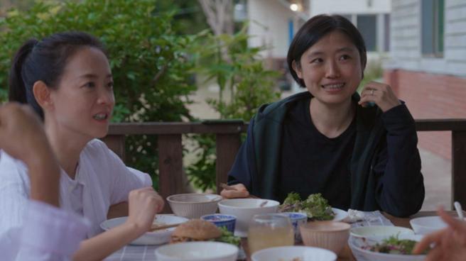 Olga（右）罹患乳癌四期，歷经乳癌四期、治疗痊癒后又復发，復发后再康復。（图／台北双喜提供）